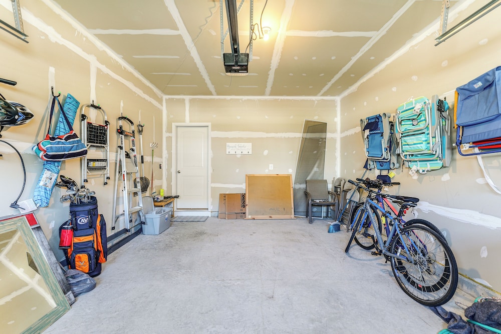 < 4 Mi to Bethany Beach Boardwalk: Family Townhome