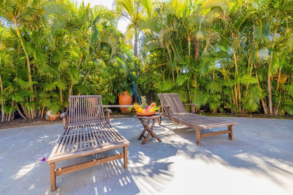 Ocean View 5BR Villa Steps to Beach Privatepool