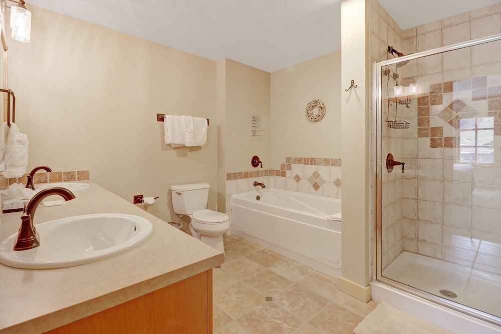 Pp605 Passage Point 3 Bedroom Condo