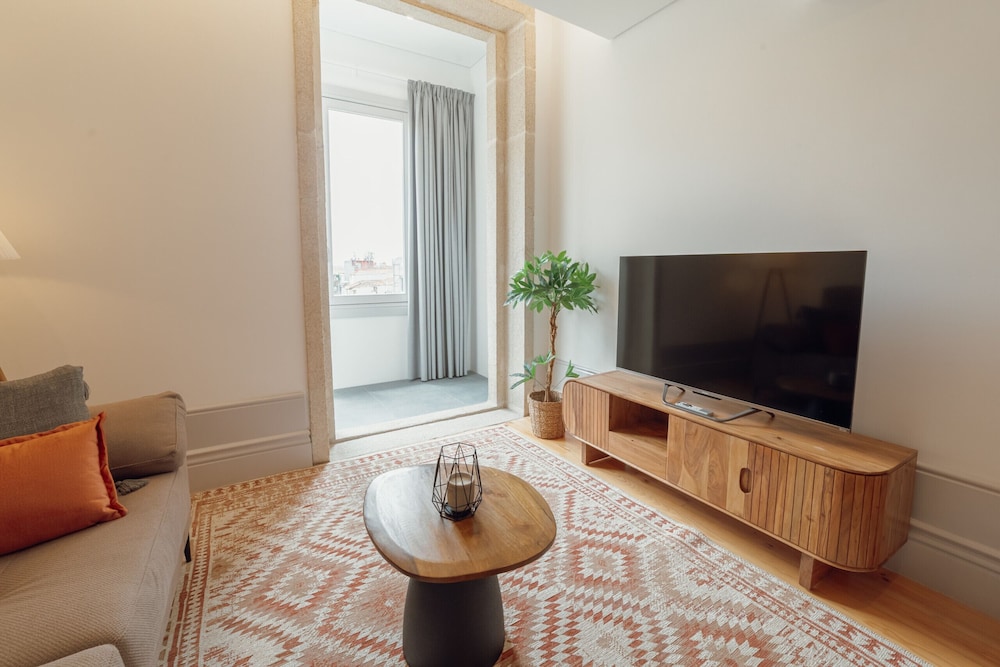 Heart OF Porto Apartment F Duplex by Vacationy