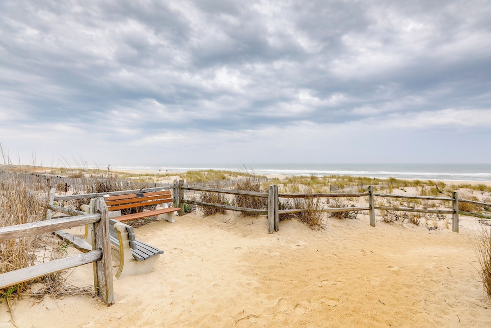Walk to Bay & Ocean: Pet-friendly Surf City Apt