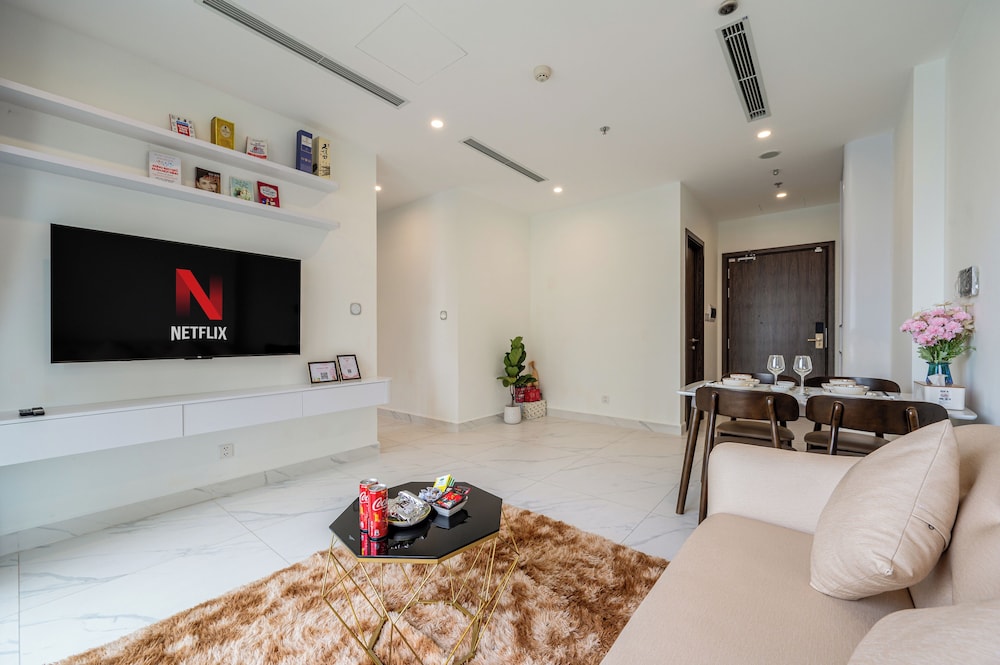 LA Nest 2 Bedrooms The Beverly - Vincom
