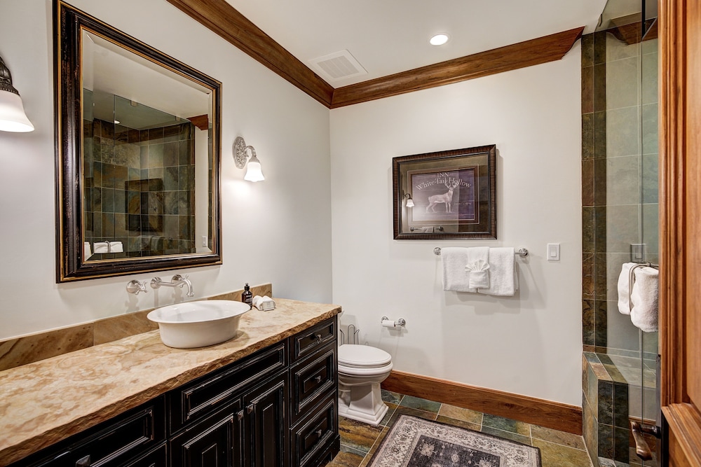 Ski-in Ski-out 1 Bdr+den In Exclusive Horizon Pass 1 Bedroom Condo by RedAwning