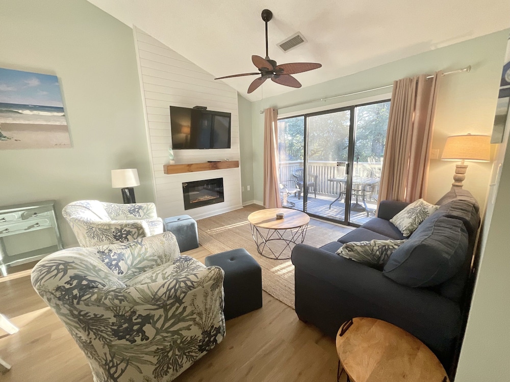 2d West Hyde Park 3 Bedroom Condo