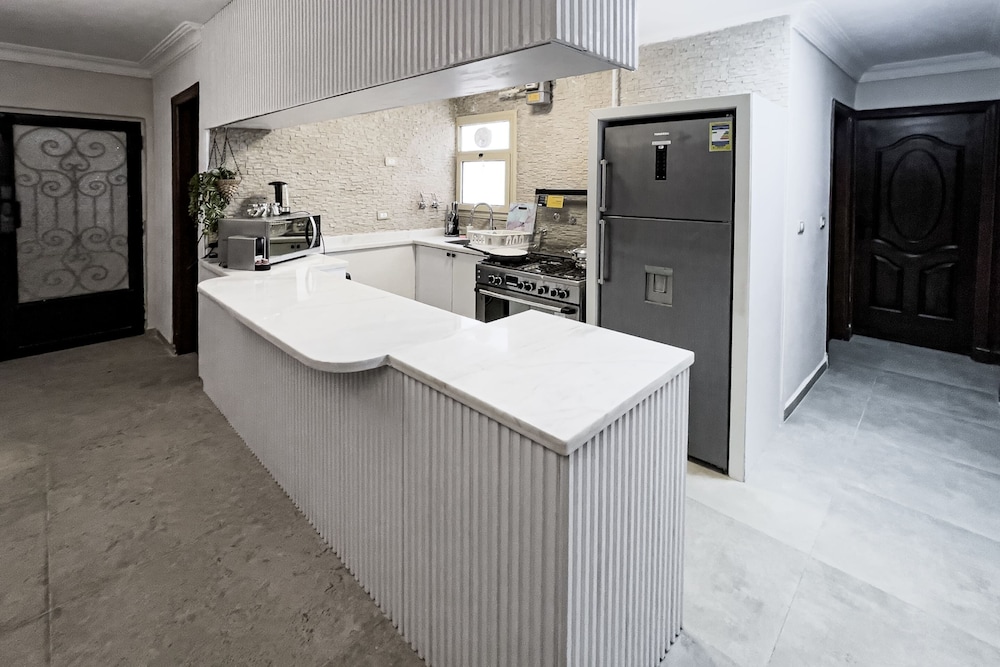 Xuru Stays I Elegant & Modern 3 BDR Apt. @ Heliopolis