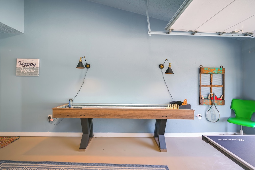 Luxe Lake Granbury Retreat: Dock, Deck & Game Room