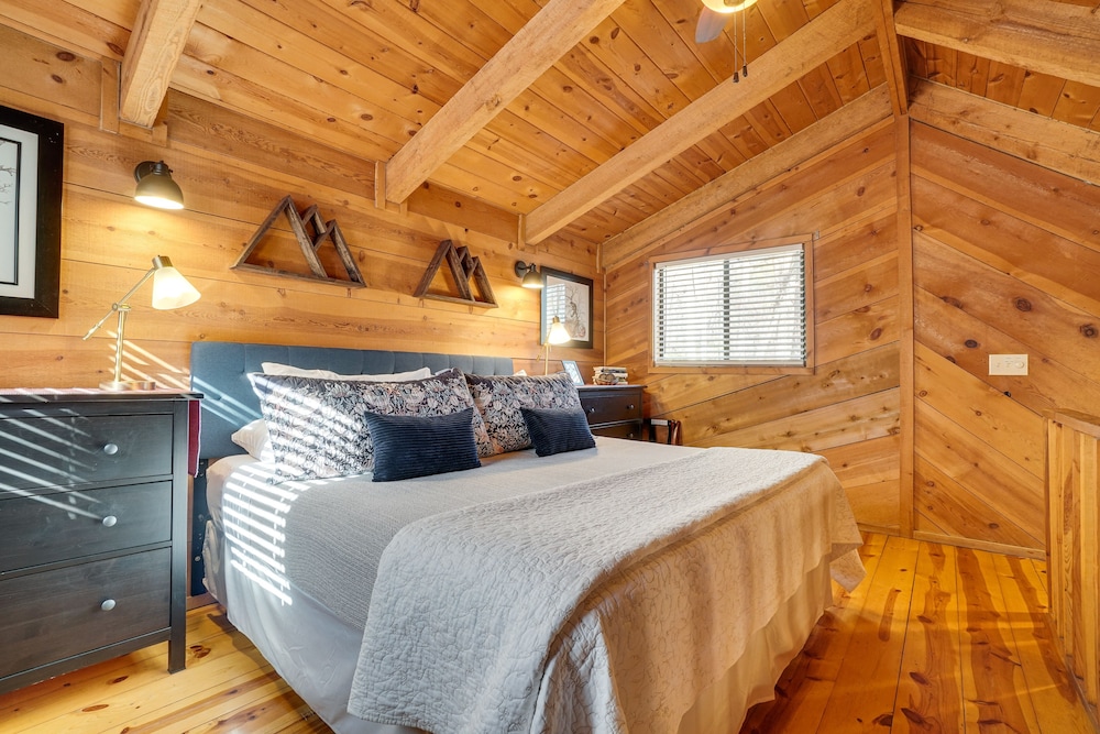 Sautee Nacoochee Mtn Paradise w/ Spacious Deck!