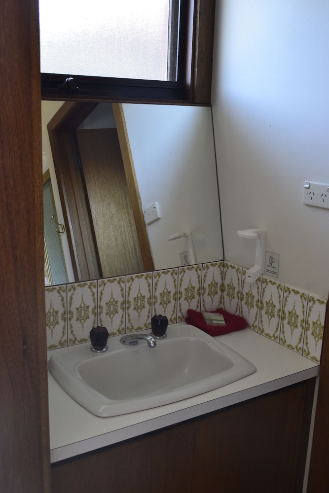 Kardinia Park Motel