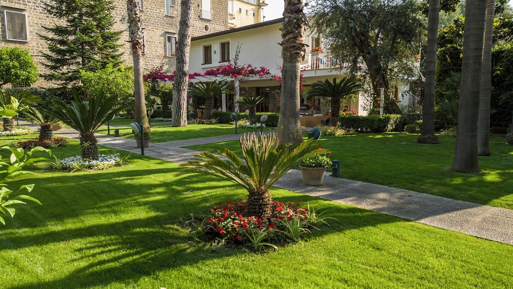 Villa In Sorrento Center | Gardens & Outdoor Space
