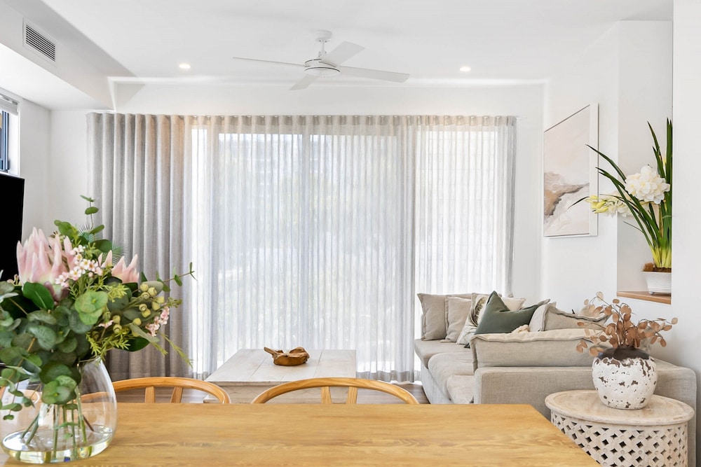 Bokarina 3-bed Stunning Home, Steps From Beach