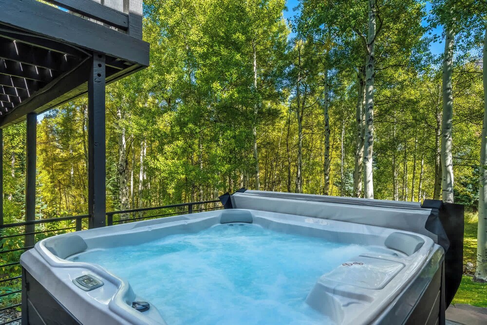 Evergreen Escape Home for 12