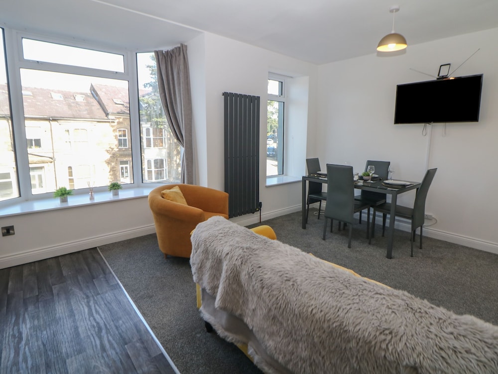 Flat 2 Englehurst Mews