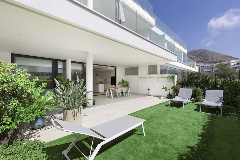 Exclusive Apartment With Garden in Higueron