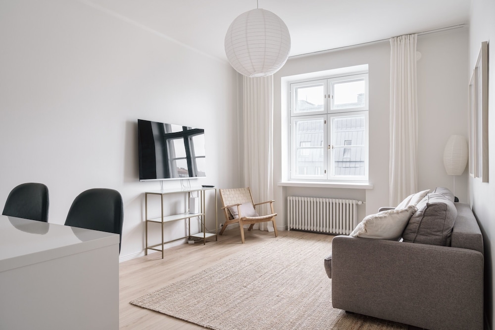 Modern Top-Floor Apt. in Helsinki