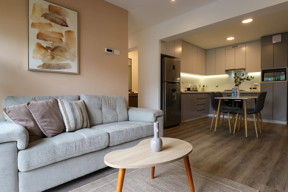 w Brilliant 2BR w Balcony in Miraflores