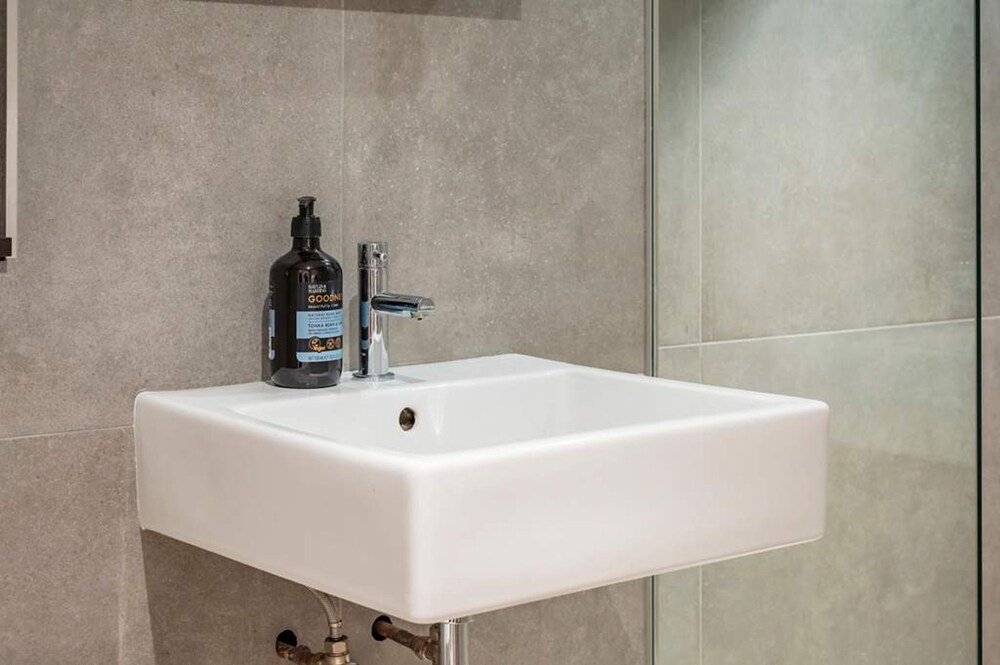 The Urban Minimalist- Notting Hill 2 Bed