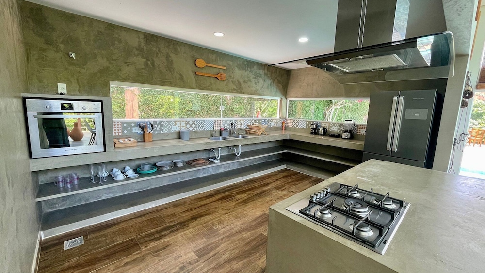 Casa c/ Piscina Privativa, 3 Suítes Sala integrada