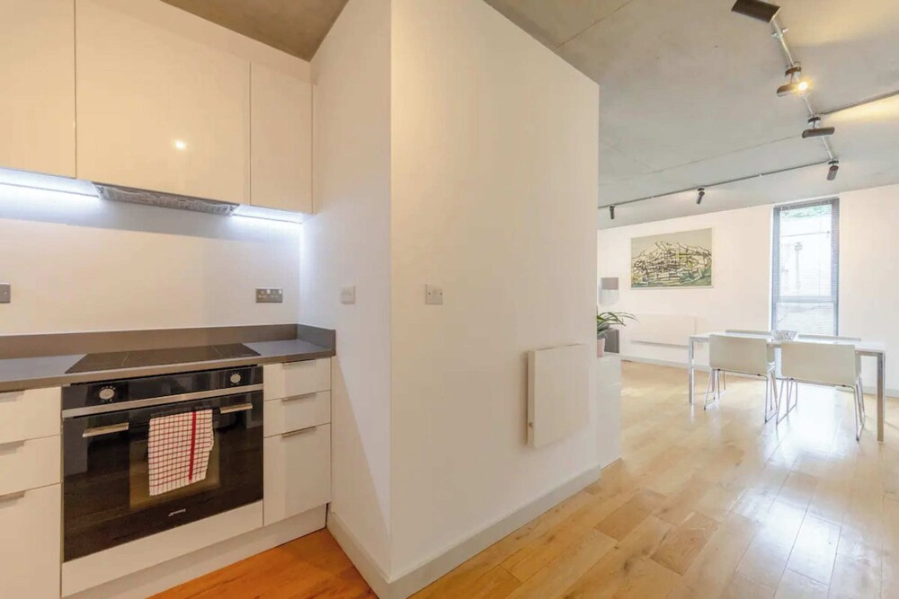 Beautiful & Bright 2BD Flat - Dalston!