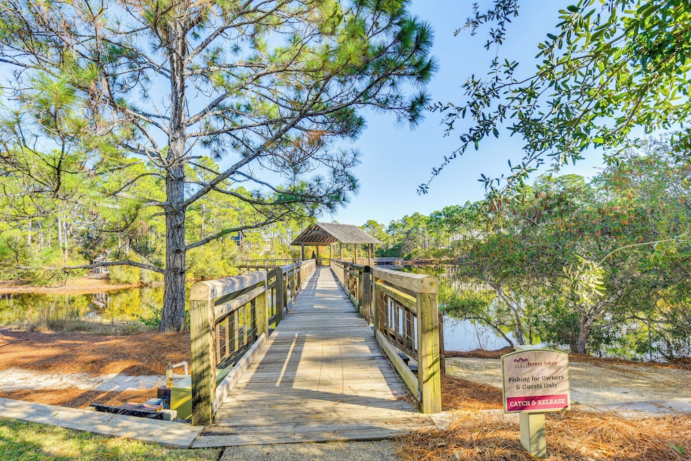 Walk to Gulf: Modern Retreat in Santa Rosa Beach!