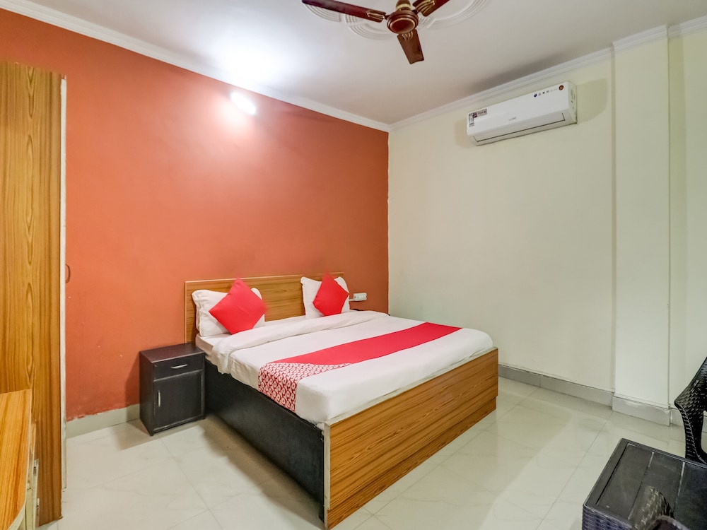 OYO 10877 Hotel R K Residency