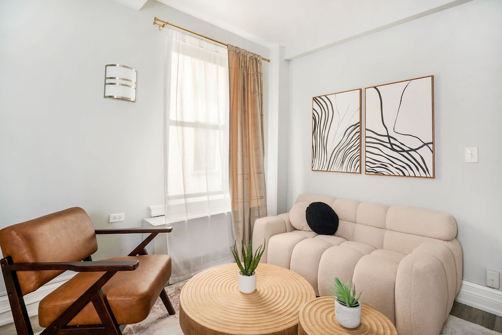 73-508 New 1BR 1bth UWS Doorman Gym