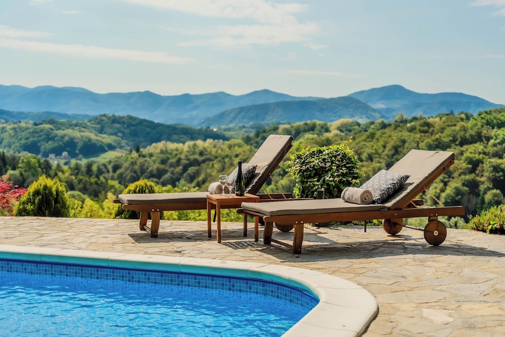 Castle View Haven With Wellness And Pool
