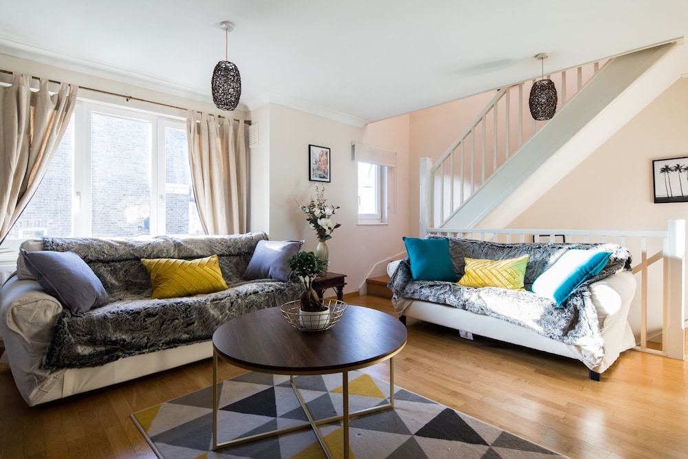 Spacious 2 Bed Apartment with Garden in Fulham