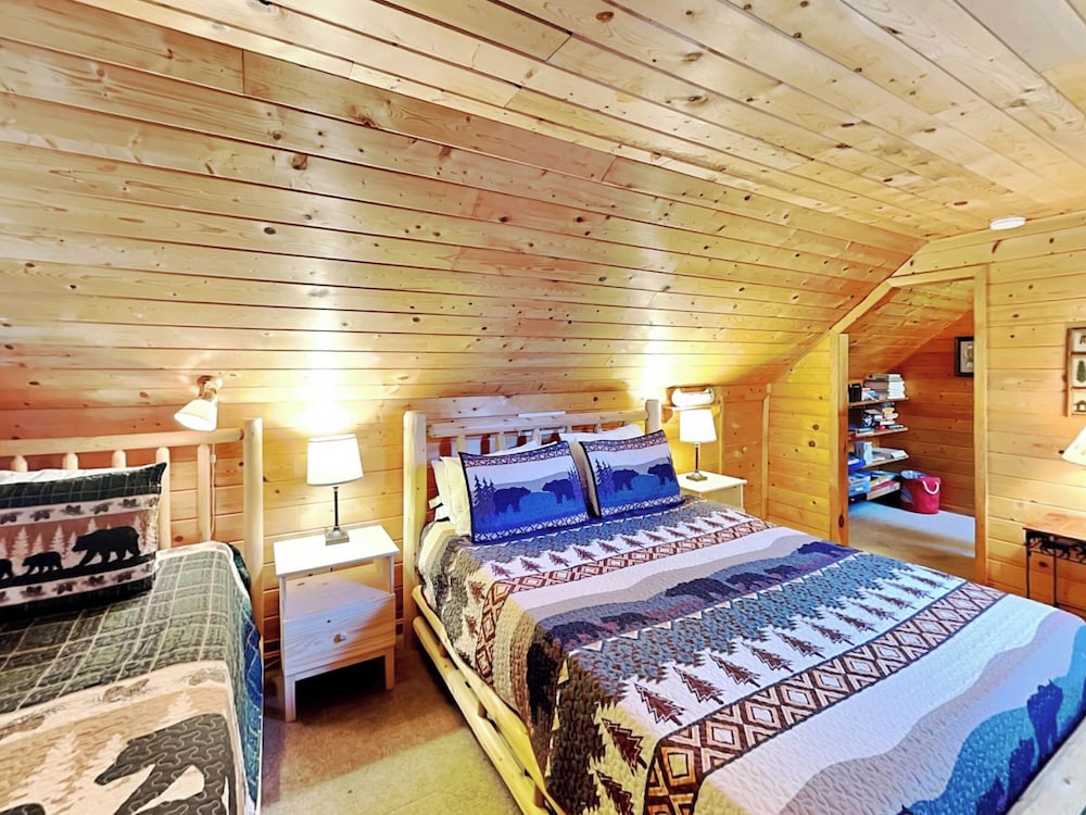 Cozy Cabin by Taylor Made Deep Creek