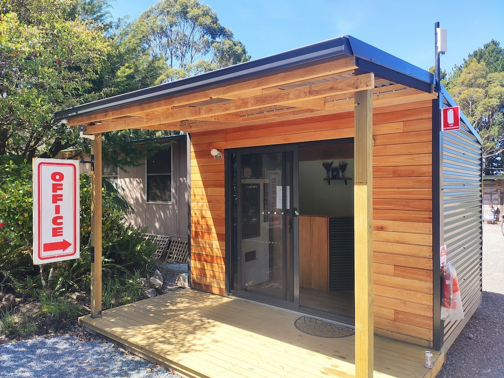 Zeehan Bush Camp
