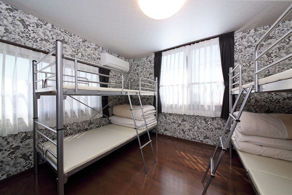 Guest house TIGA - Hostel