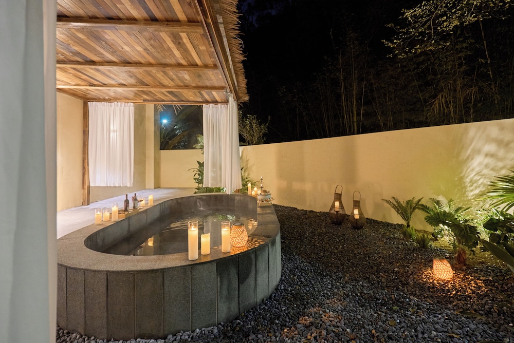Miyue Shenzhen Tianlu Secret Wild Wizard Holiday Hotel