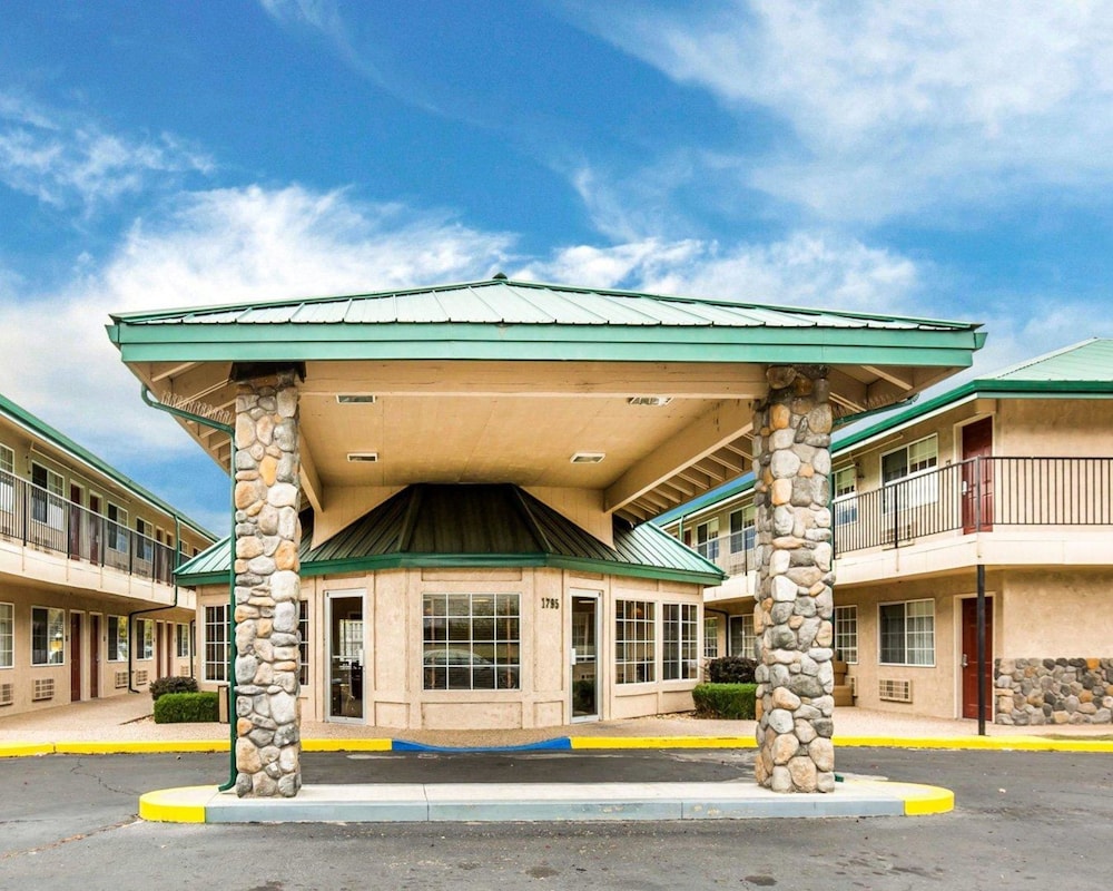 Quality Inn Suites Minden - Property Image 4