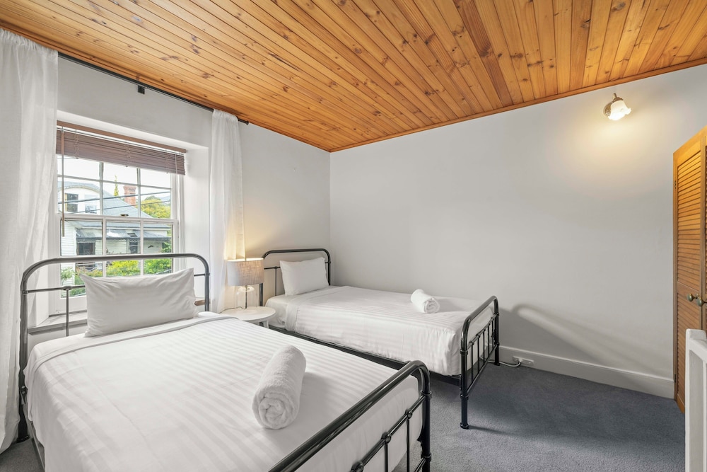 Stylish 3 Bedroom Townhouse - Hobart CBD