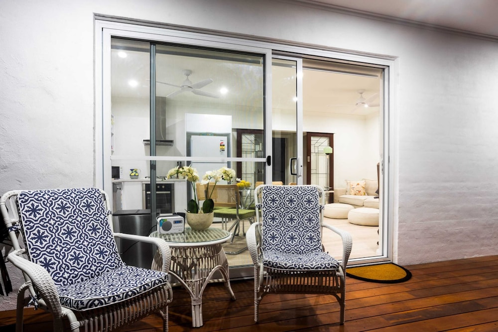 Beautiful Pet Friendly 1BR Cottage With Patio