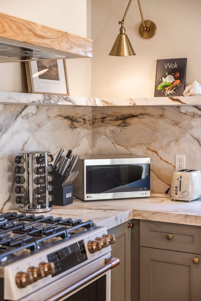 @ Marbella Lane - Vibrant & Chic Designer Home