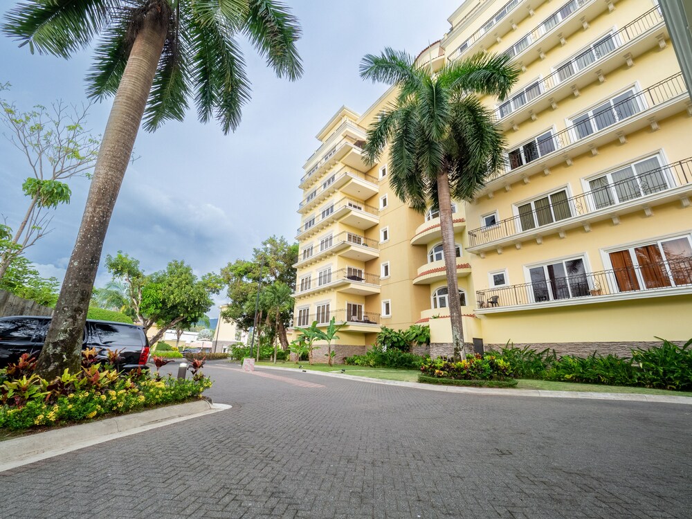 Acqua Residences