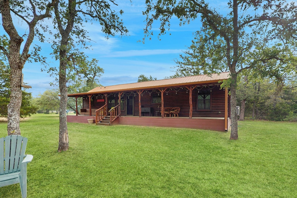 Water-view Cabin w/ Front Porch, W & D, Streaming