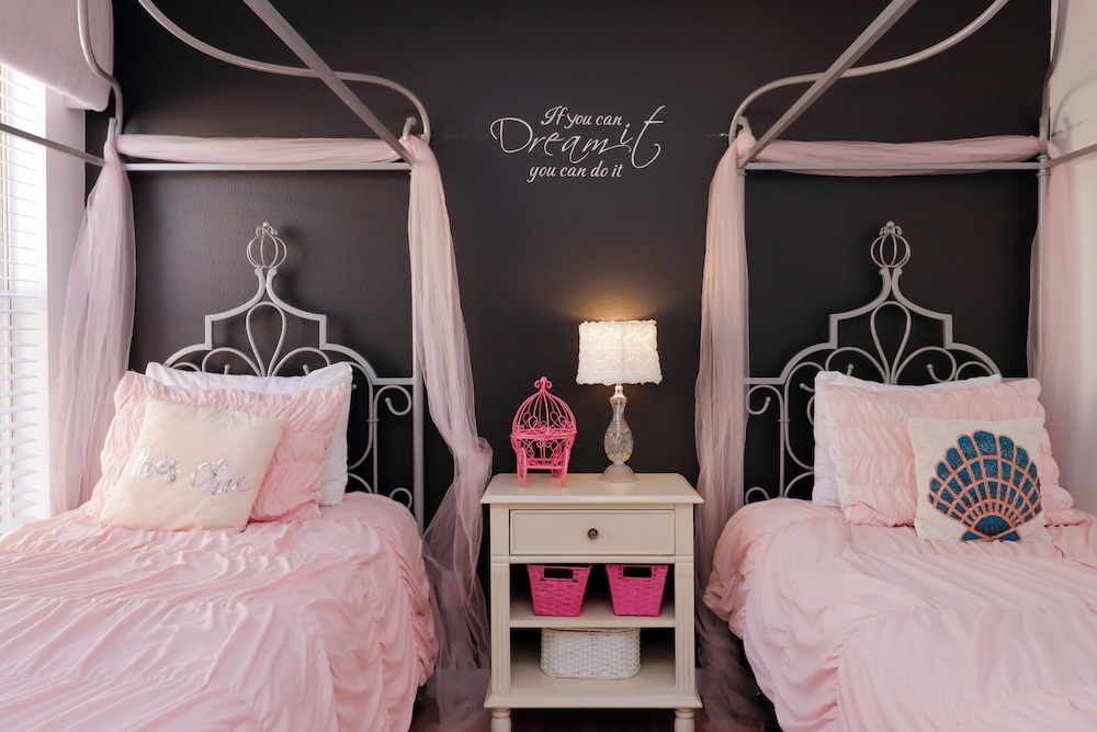7 Bedrooms Perfect For Large Families Or Groups!
