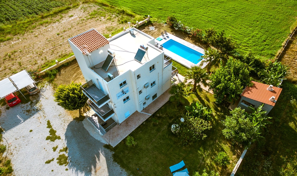 Martimi's Apartments photo 3
