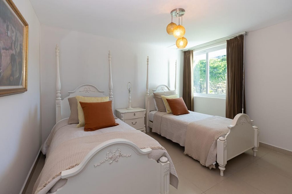 The Beach-front Condo by Acomodo Long Stay Only