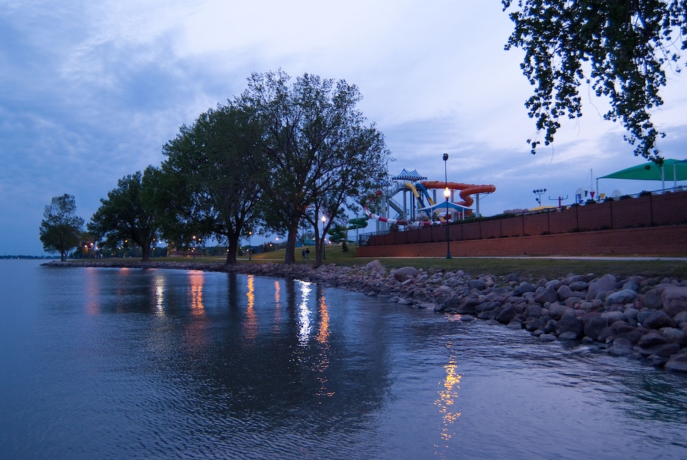 King's Pointe Waterpark Resort - Property Image 17