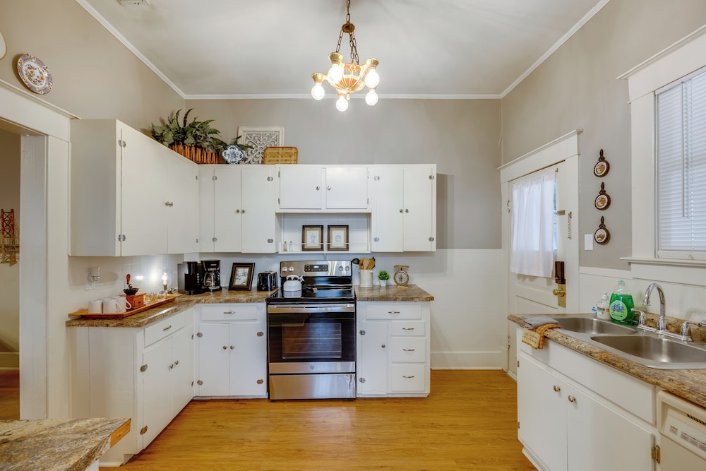 'hickory Hill House' < 1 Mi to Downtown Texarkana!