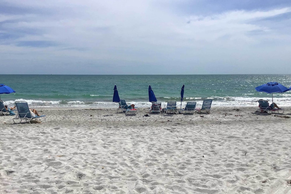 Longboat Key Resort Escape - Walk to the Beach!