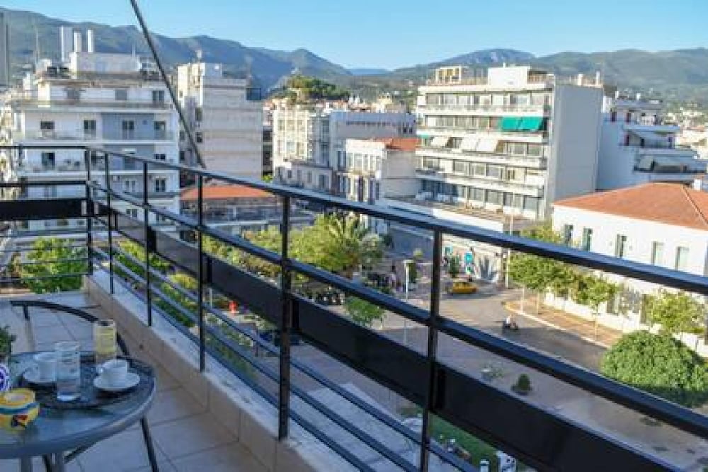 Cozy Flat on the Main Square 10min to the sea view 4