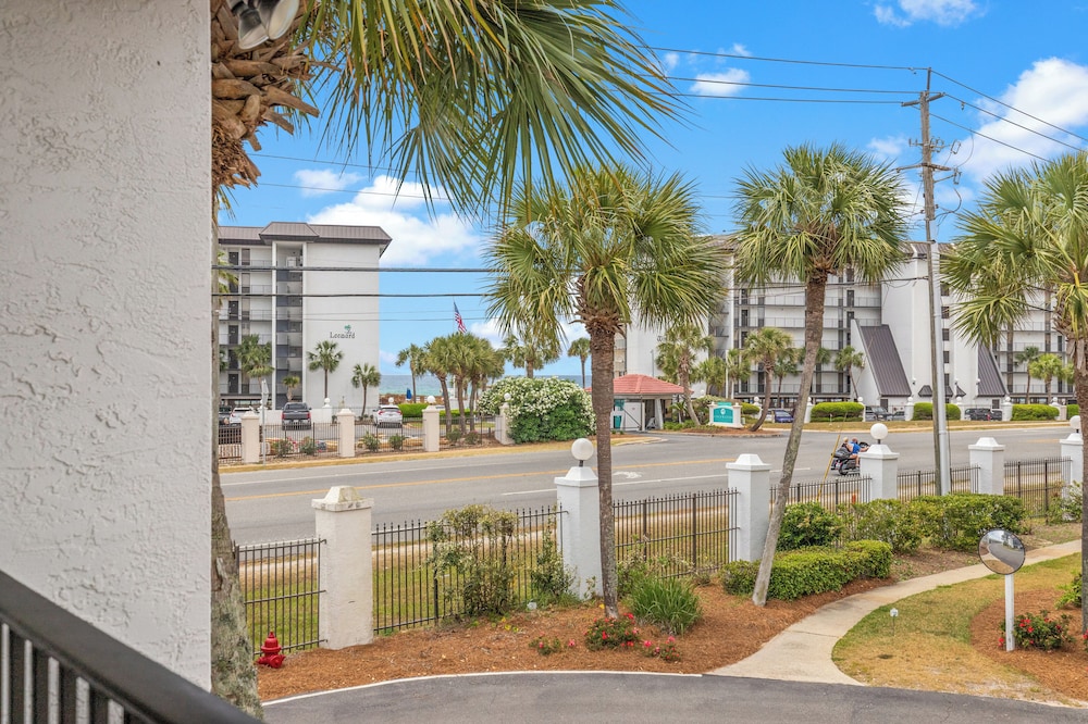 One More Round! 3BR 3BA Sleeps 10! 11 Pools! Golf Courses! Tennis Courts!