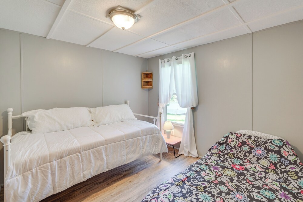 Fish, Swim & More: Quiet Retreat on Lake Sinclair!
