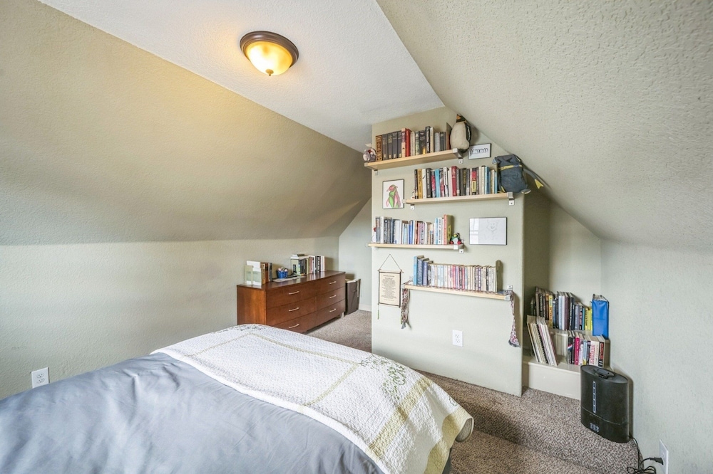 Stylish 2-story Home - Perfect Denver Location 2 Bedroom Home
