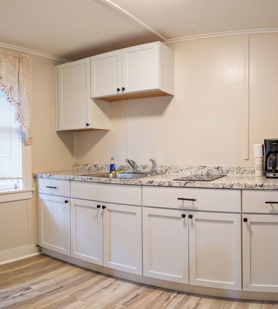 Hinckleys Dreamwood Cottages