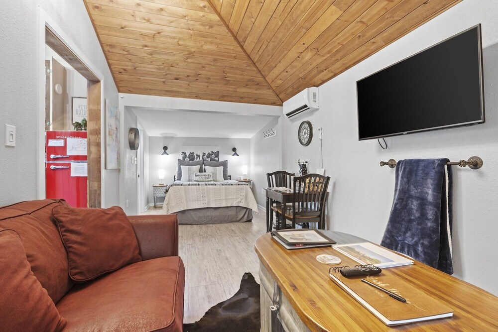 1929 Wash House 1 Bedroom Cottage