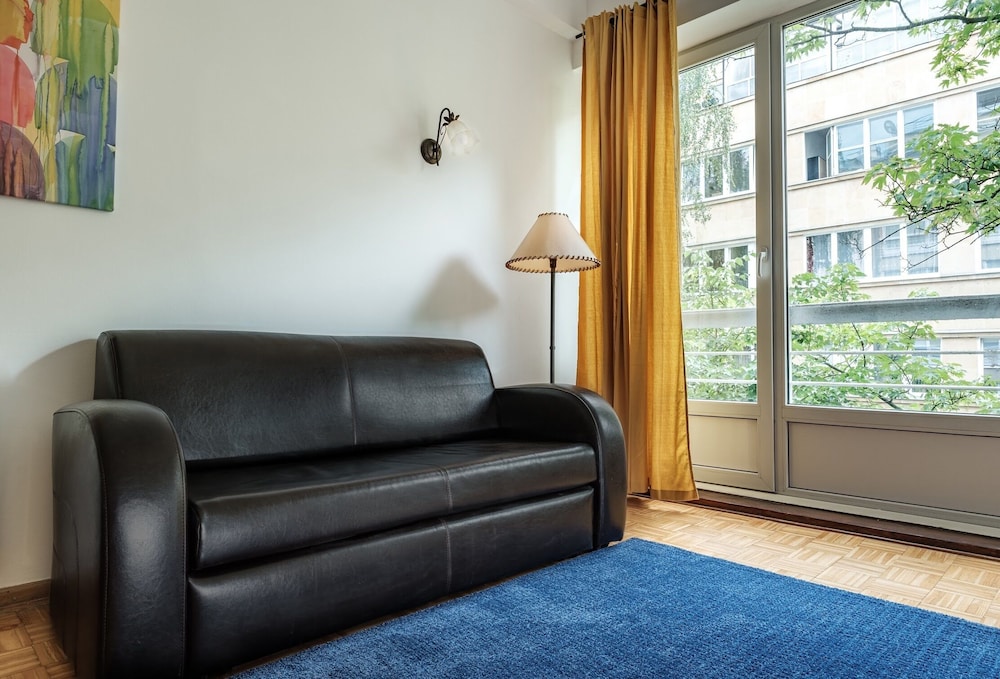 Friends Avenue Apartment view 5
